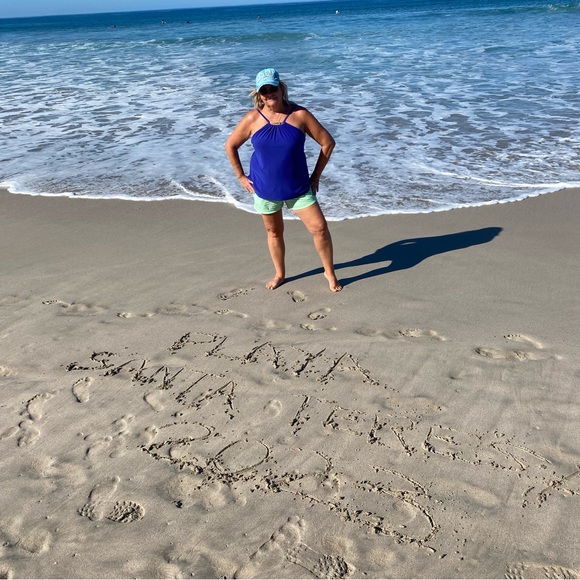 Meet your Posher, Lorie - Picture 1 of 2